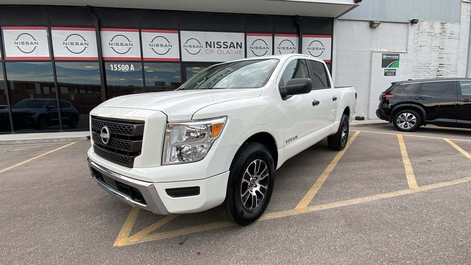 2024 Nissan Titan SV 1