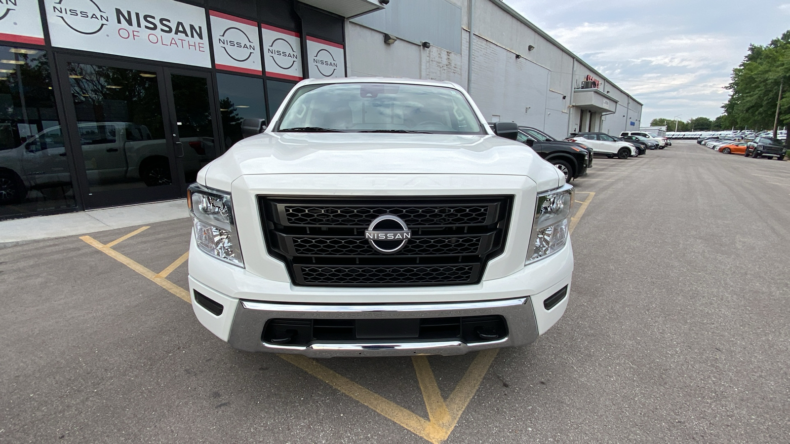 2024 Nissan Titan SV 3