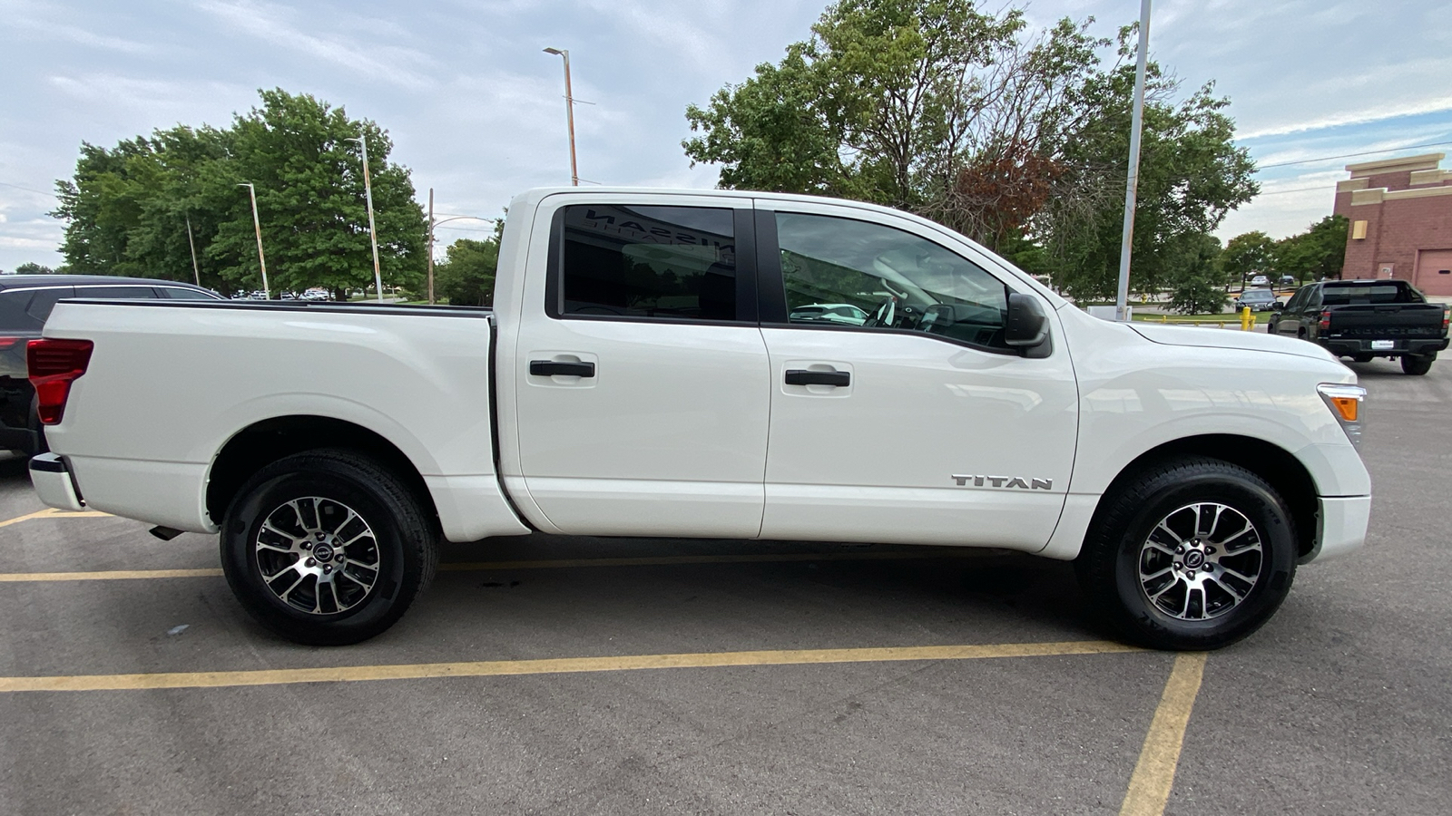 2024 Nissan Titan SV 5