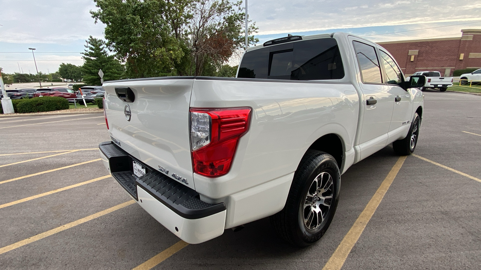 2024 Nissan Titan SV 6