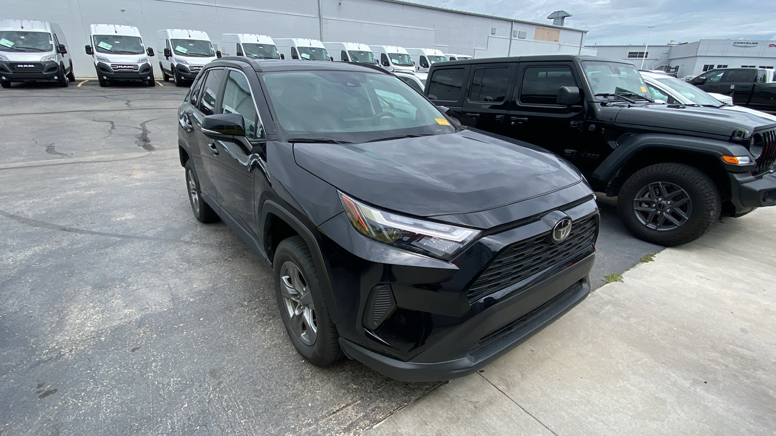 2022 Toyota RAV4 XLE 3