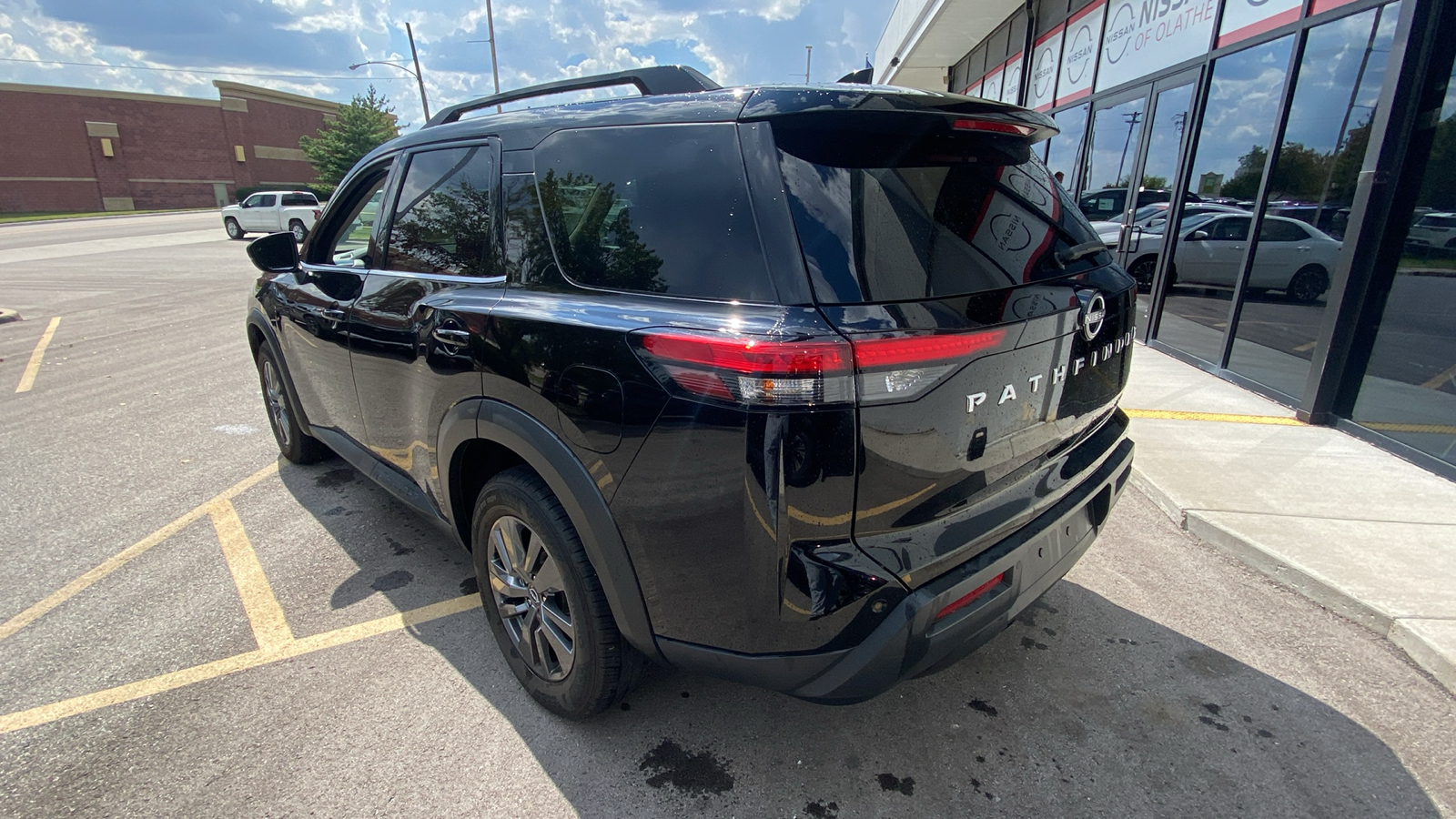 2022 Nissan Pathfinder SV 6