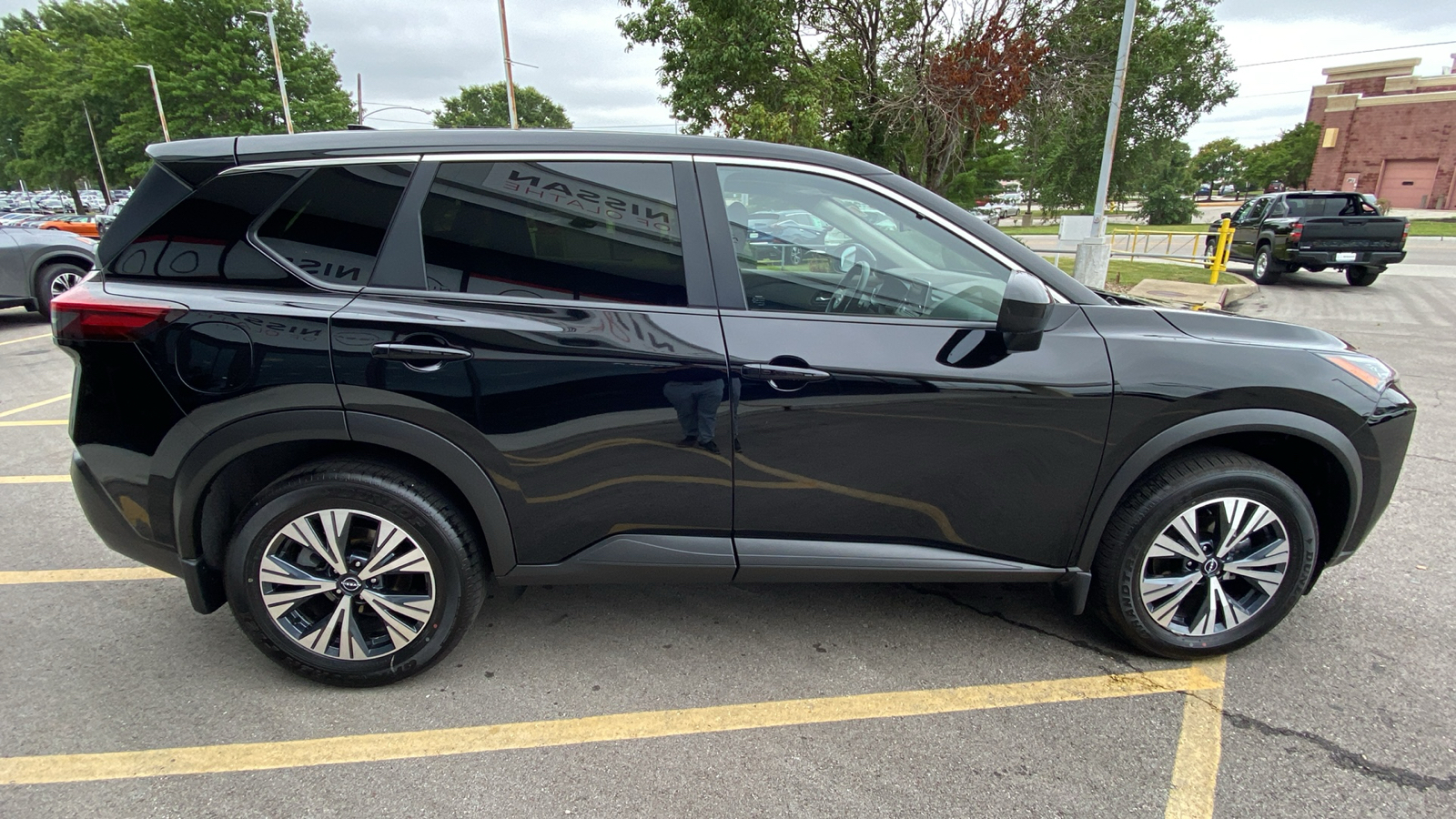 2023 Nissan Rogue SV 5