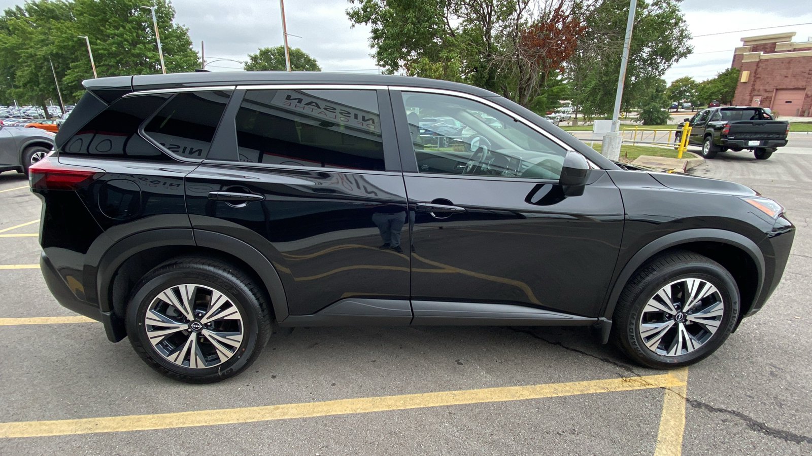 2023 Nissan Rogue SV 6