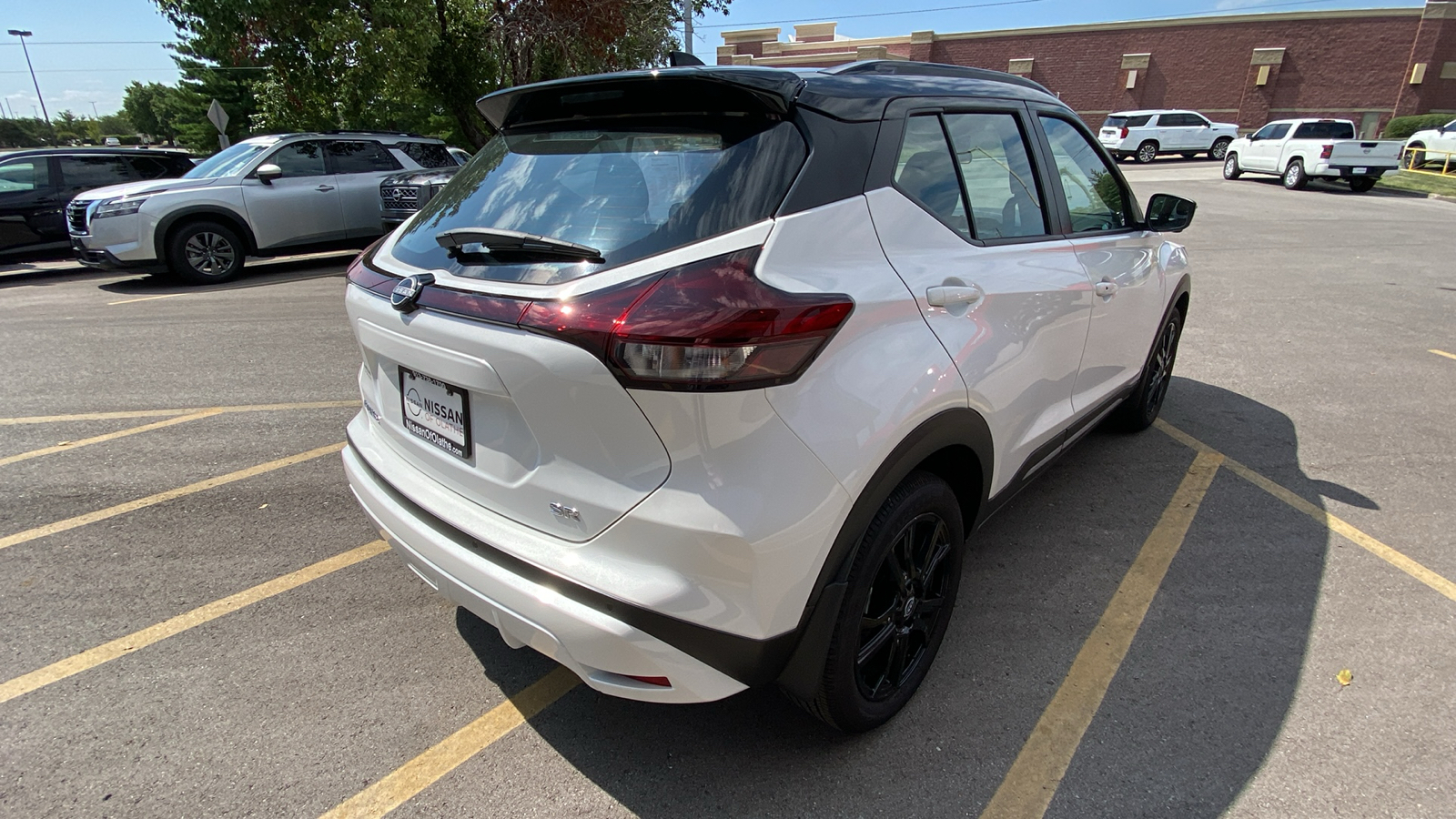 2024 Nissan Kicks SR 6