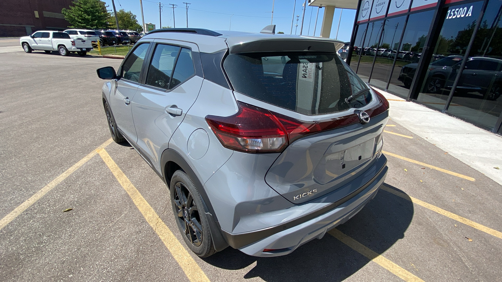 2022 Nissan Kicks SR 9