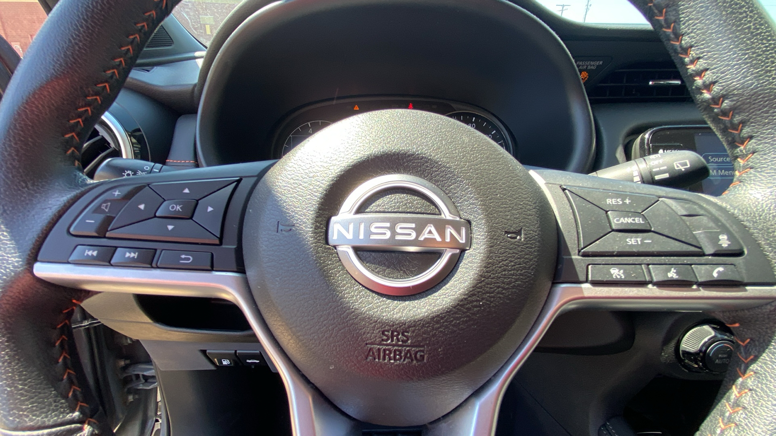 2022 Nissan Kicks SR 16