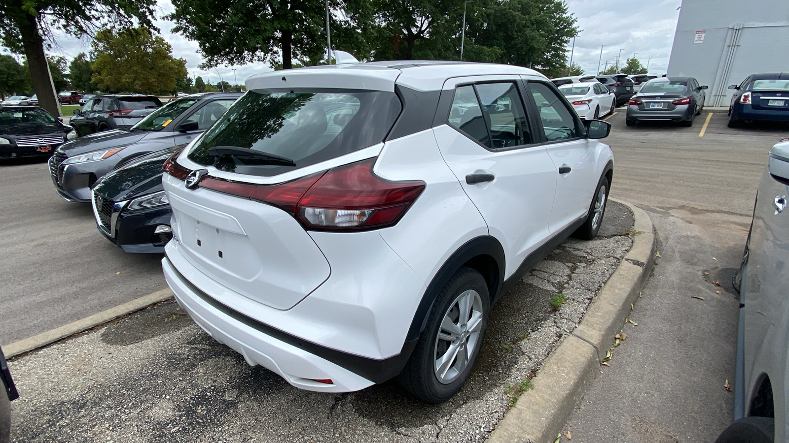 2021 Nissan Kicks S 3