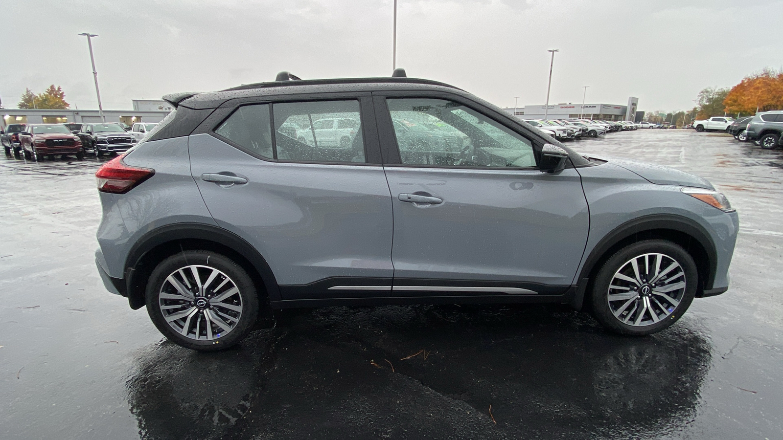 2024 Nissan Kicks SR 4