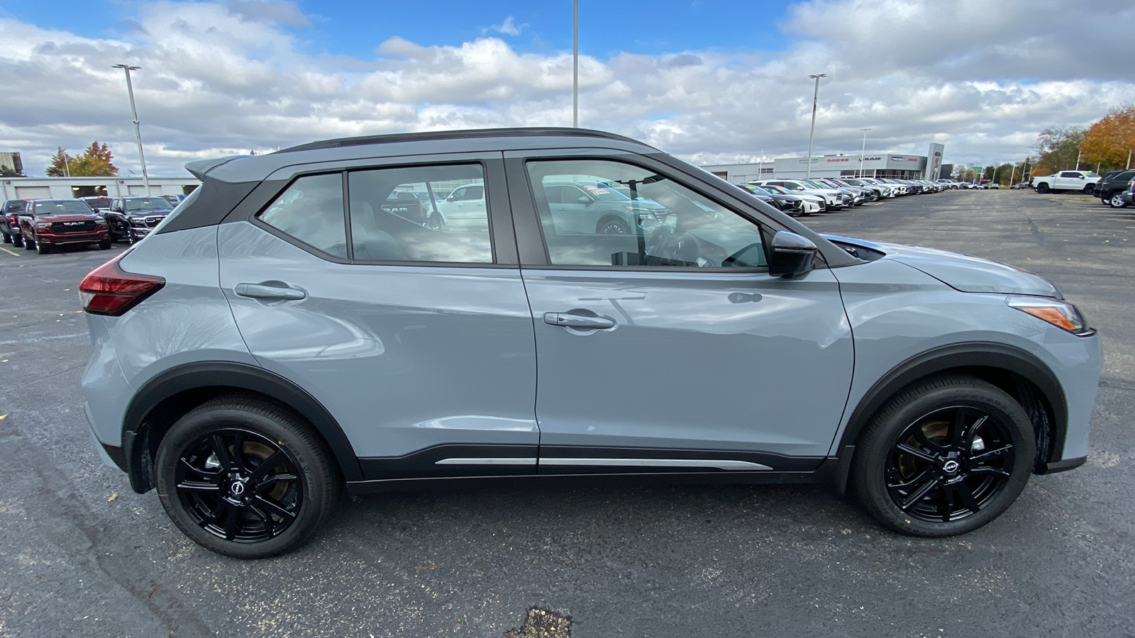 2024 Nissan Kicks SR 4