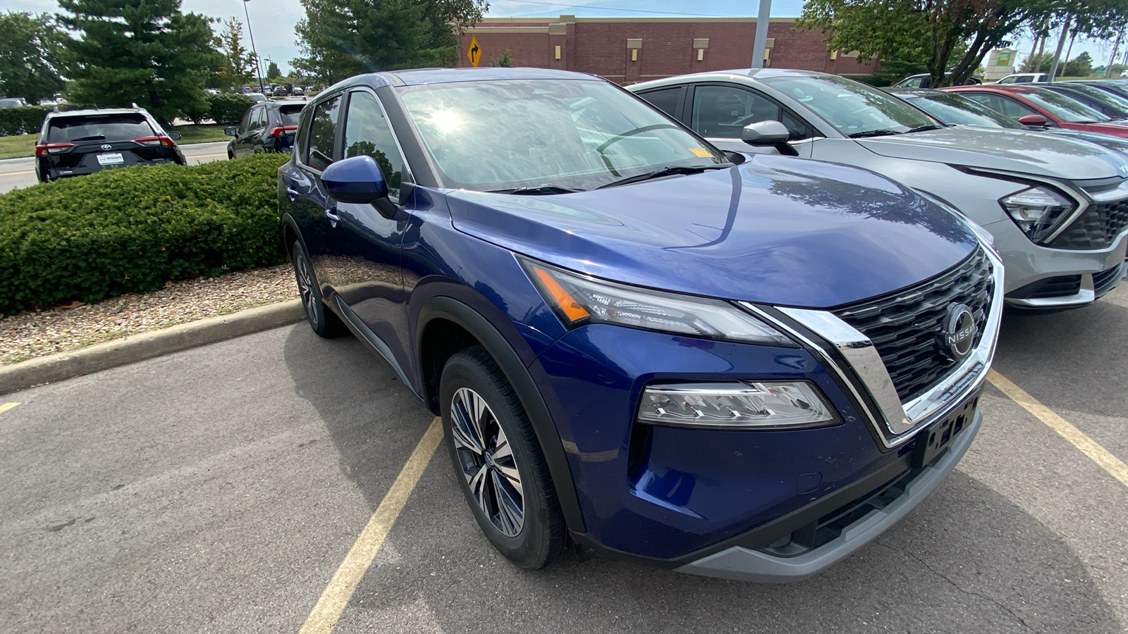 2023 Nissan Rogue SV 2