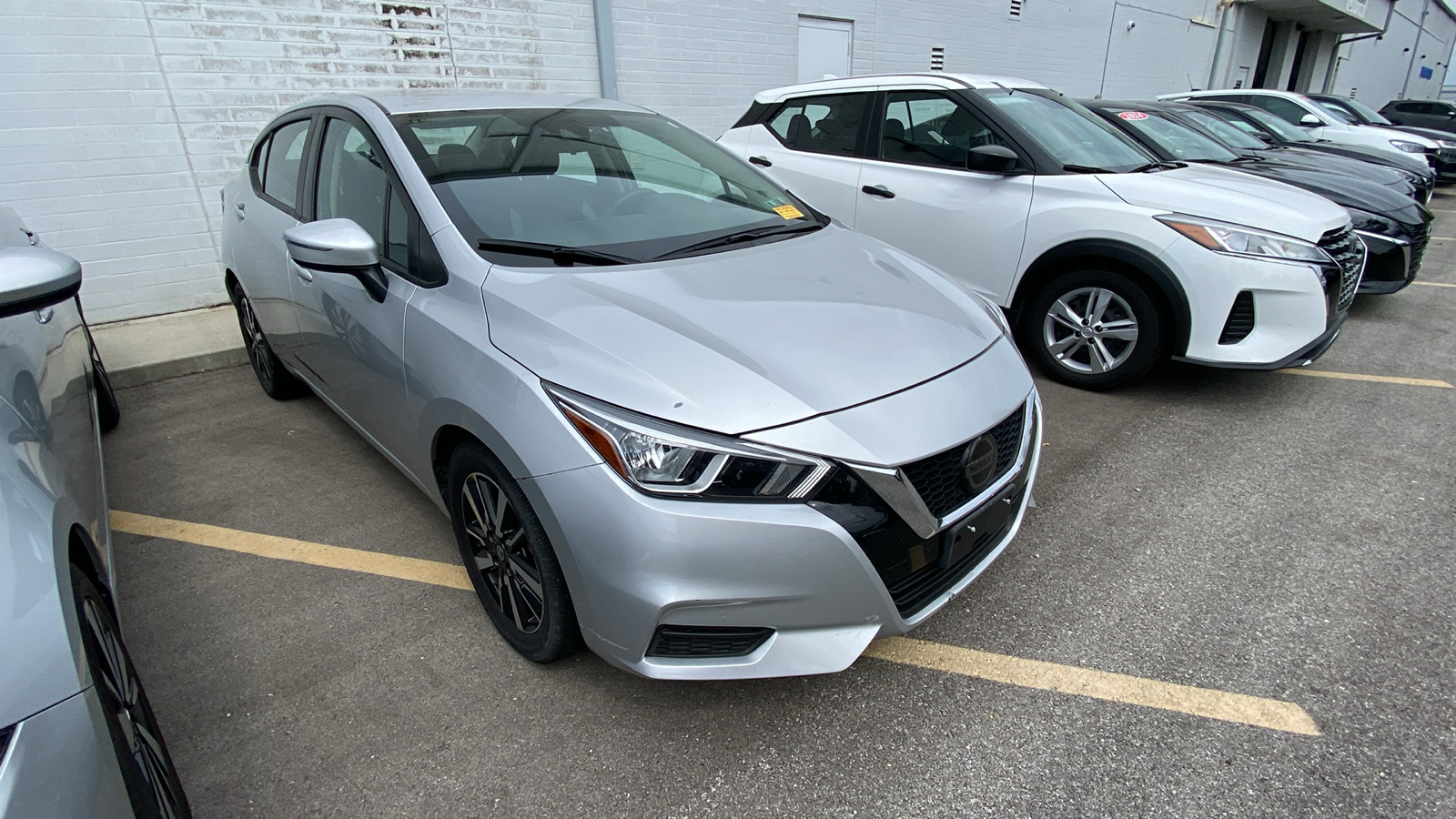 2021 Nissan Versa 1.6 SV 2