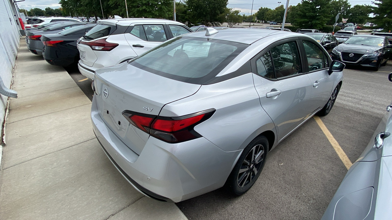 2021 Nissan Versa 1.6 SV 3