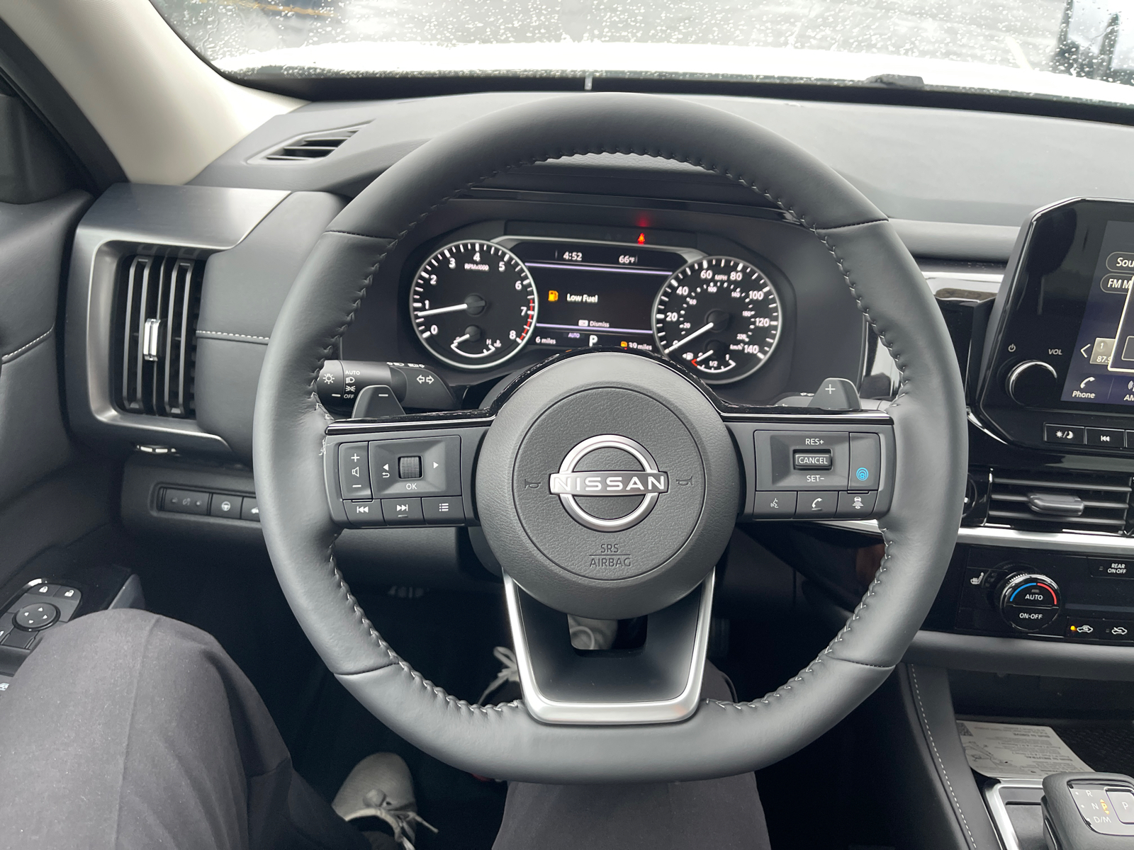 2024 Nissan Pathfinder SL 20