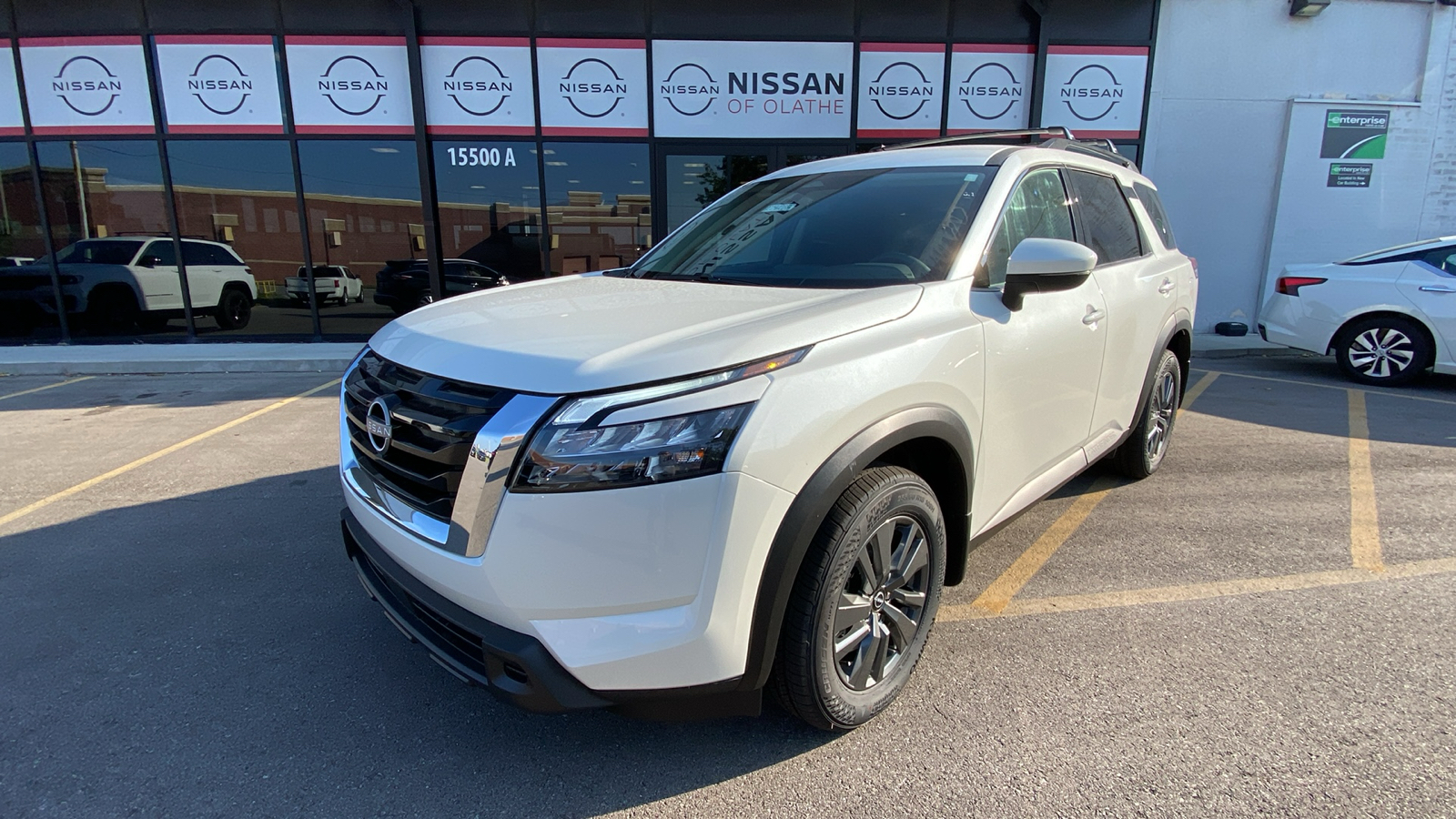 2024 Nissan Pathfinder SV 1