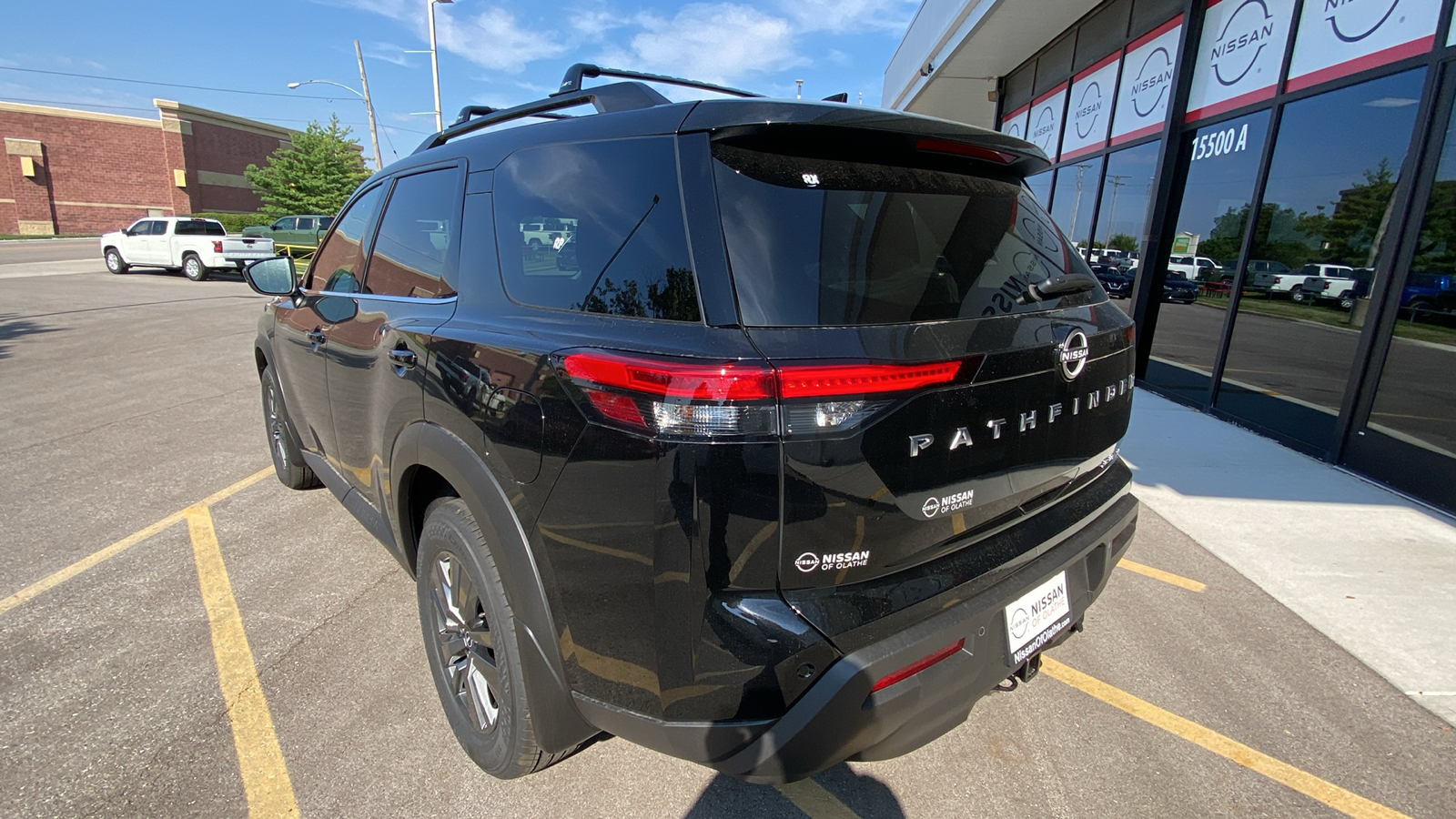 2024 Nissan Pathfinder SV 9