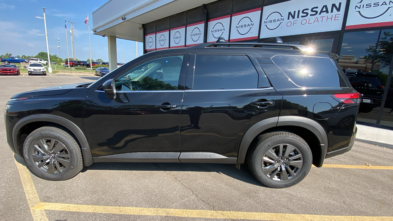 2024 Nissan Pathfinder SV 10