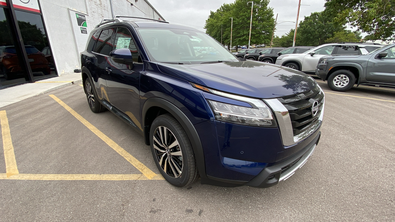 2024 Nissan Pathfinder Platinum 4