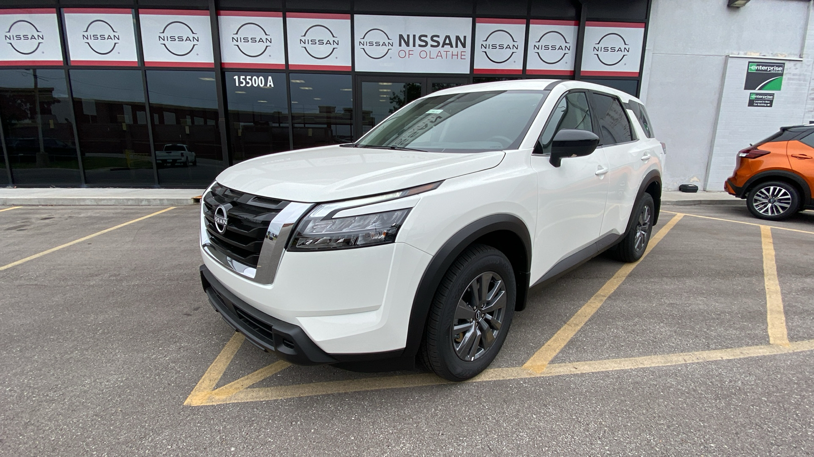 2024 Nissan Pathfinder S 1