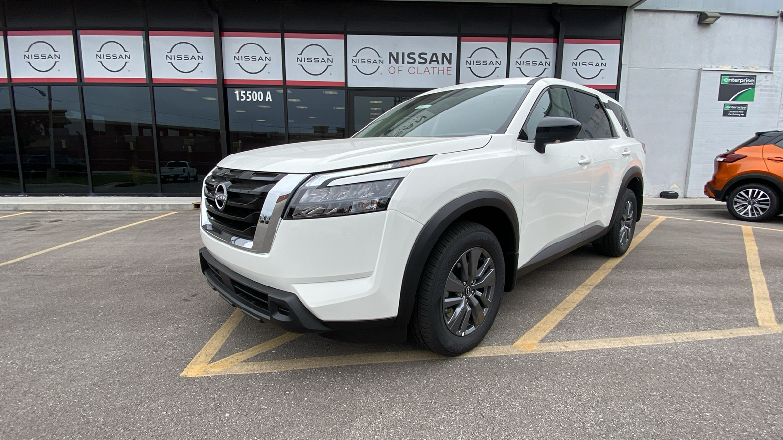 2024 Nissan Pathfinder S 2