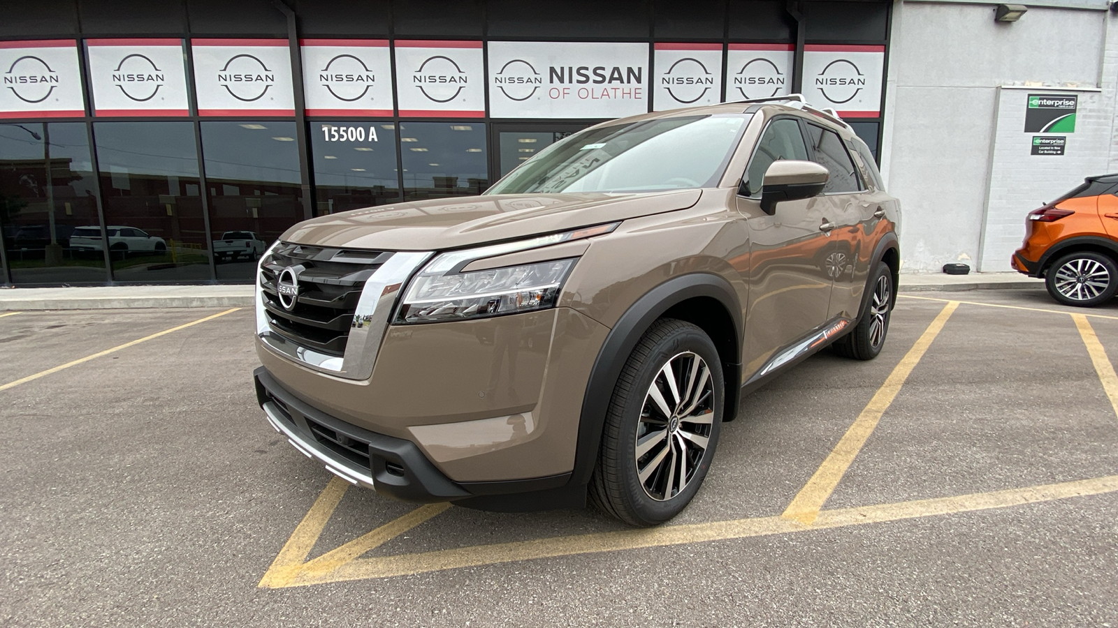 2024 Nissan Pathfinder Platinum 2