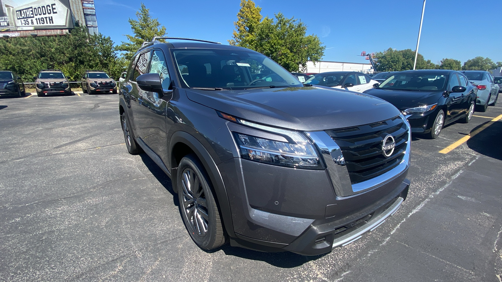 2024 Nissan Pathfinder SL 3