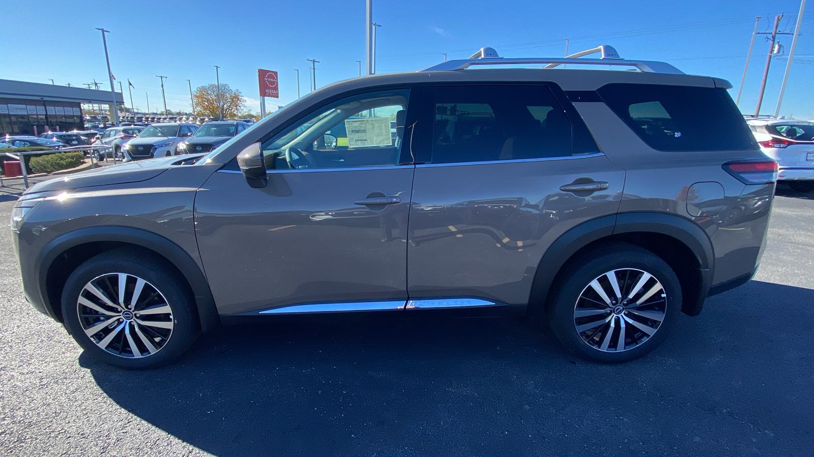 2024 Nissan Pathfinder Platinum 8