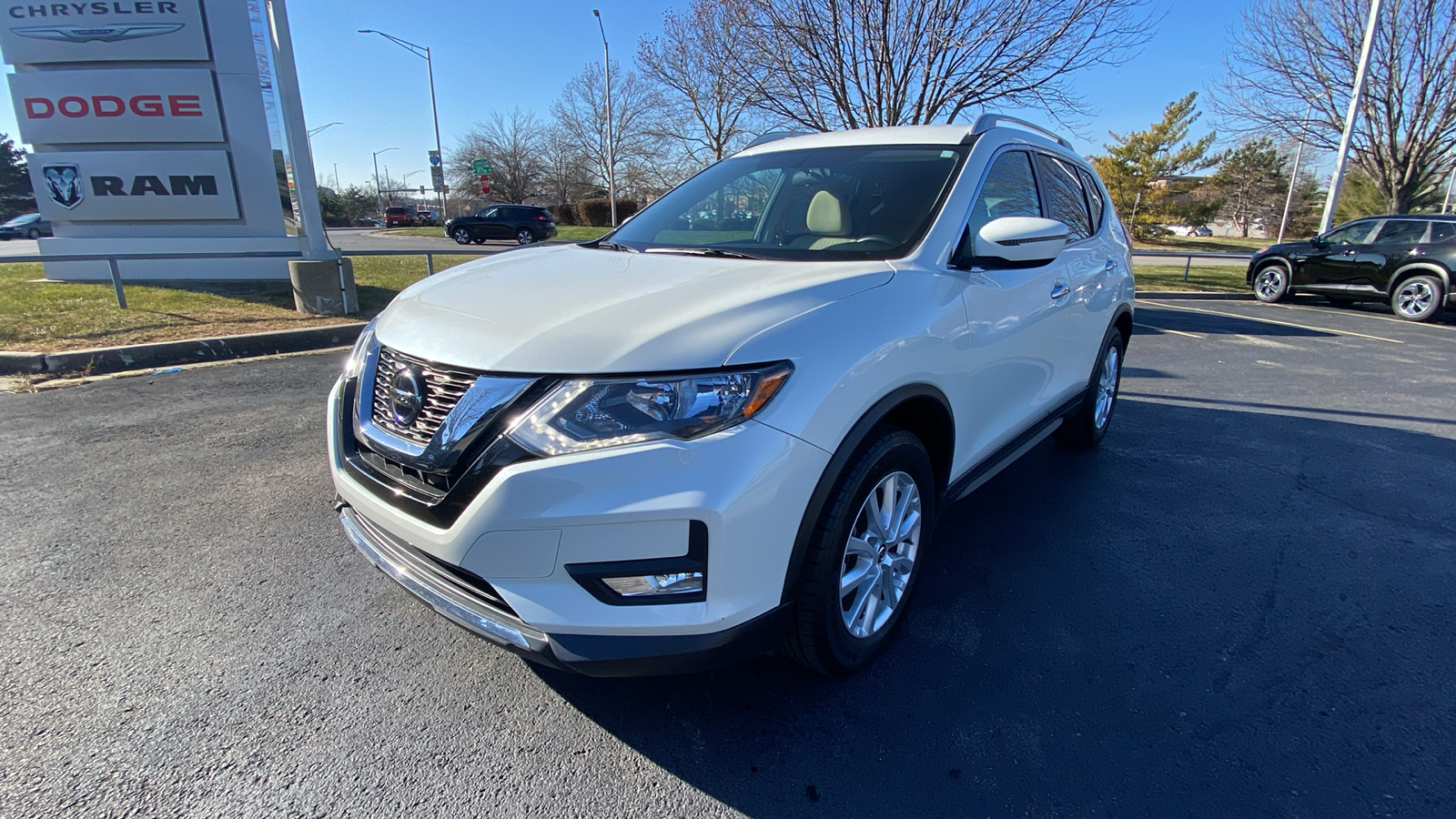 2018 Nissan Rogue SV 1