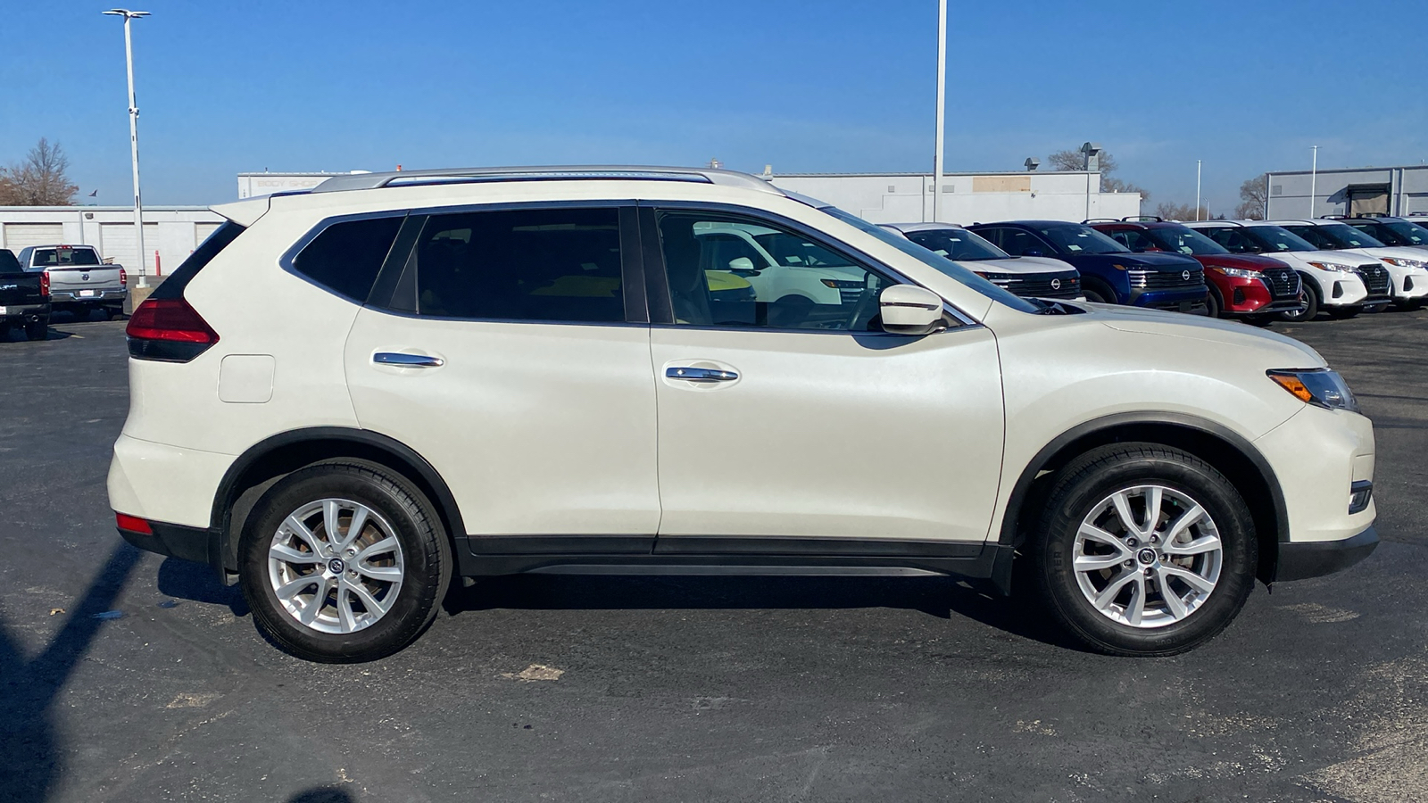 2018 Nissan Rogue SV 4