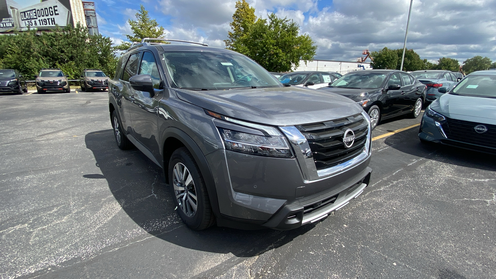 2024 Nissan Pathfinder SL 3