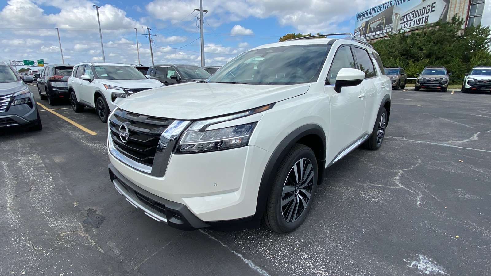 2024 Nissan Pathfinder Platinum 1