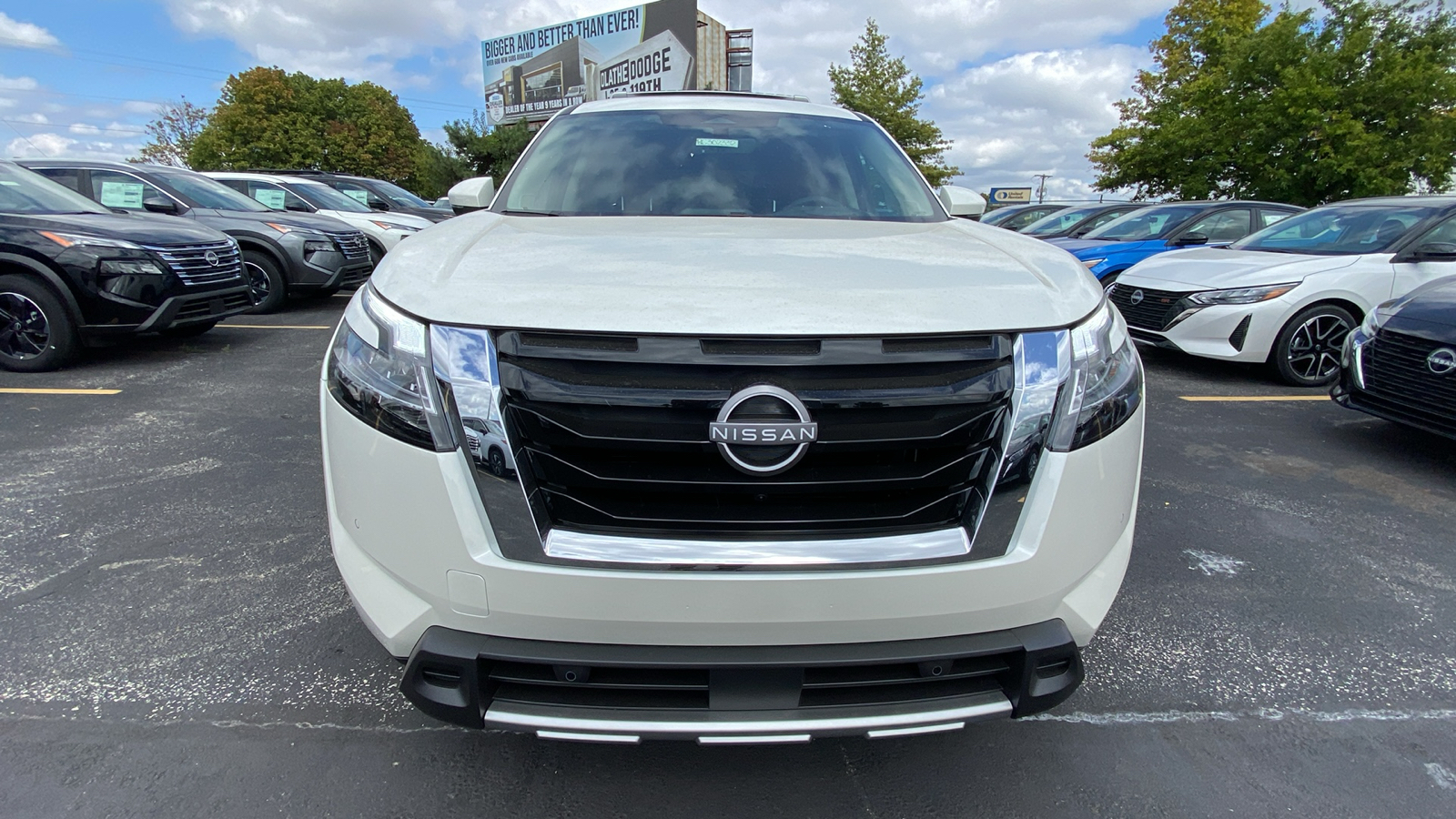 2024 Nissan Pathfinder Platinum 2