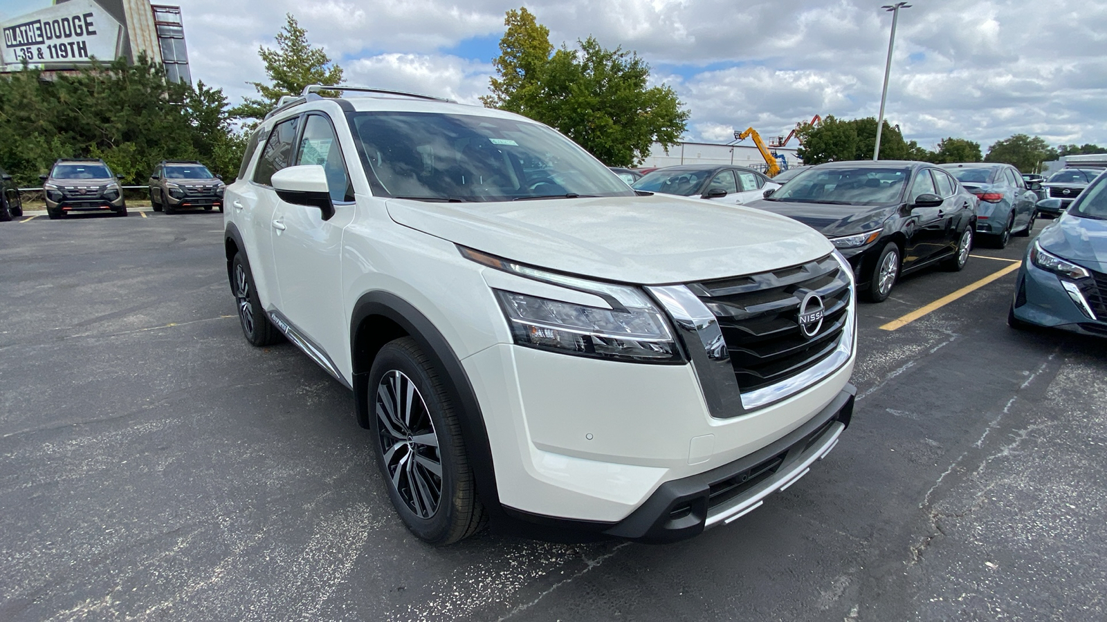 2024 Nissan Pathfinder Platinum 3