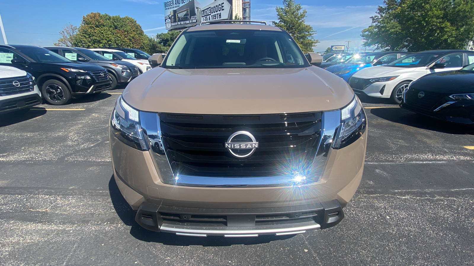 2024 Nissan Pathfinder Platinum 2