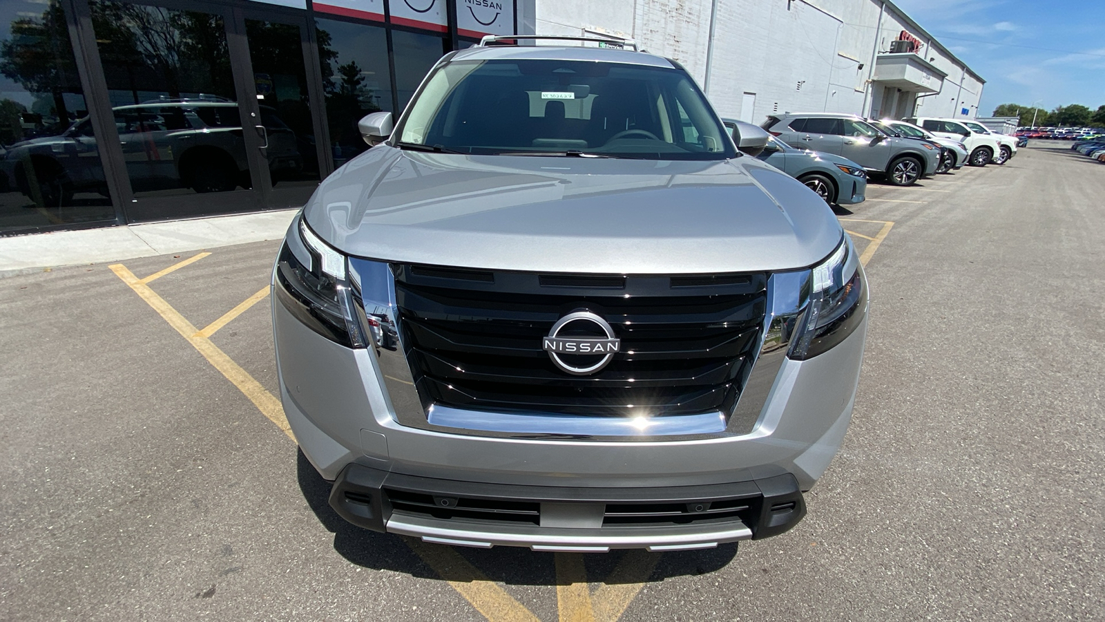 2024 Nissan Pathfinder SL 3