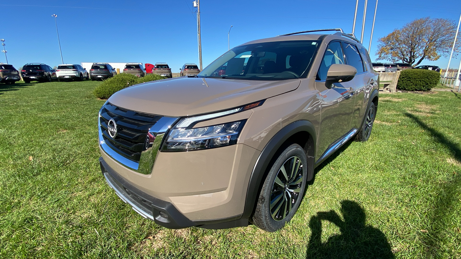 2024 Nissan Pathfinder Platinum 1