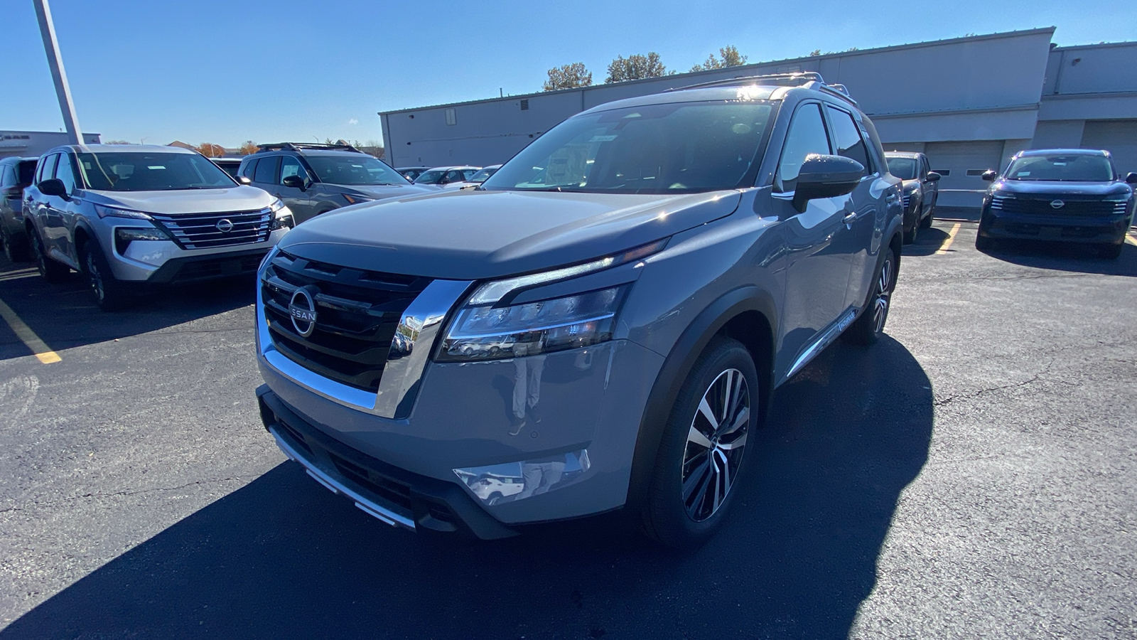 2024 Nissan Pathfinder Platinum 1