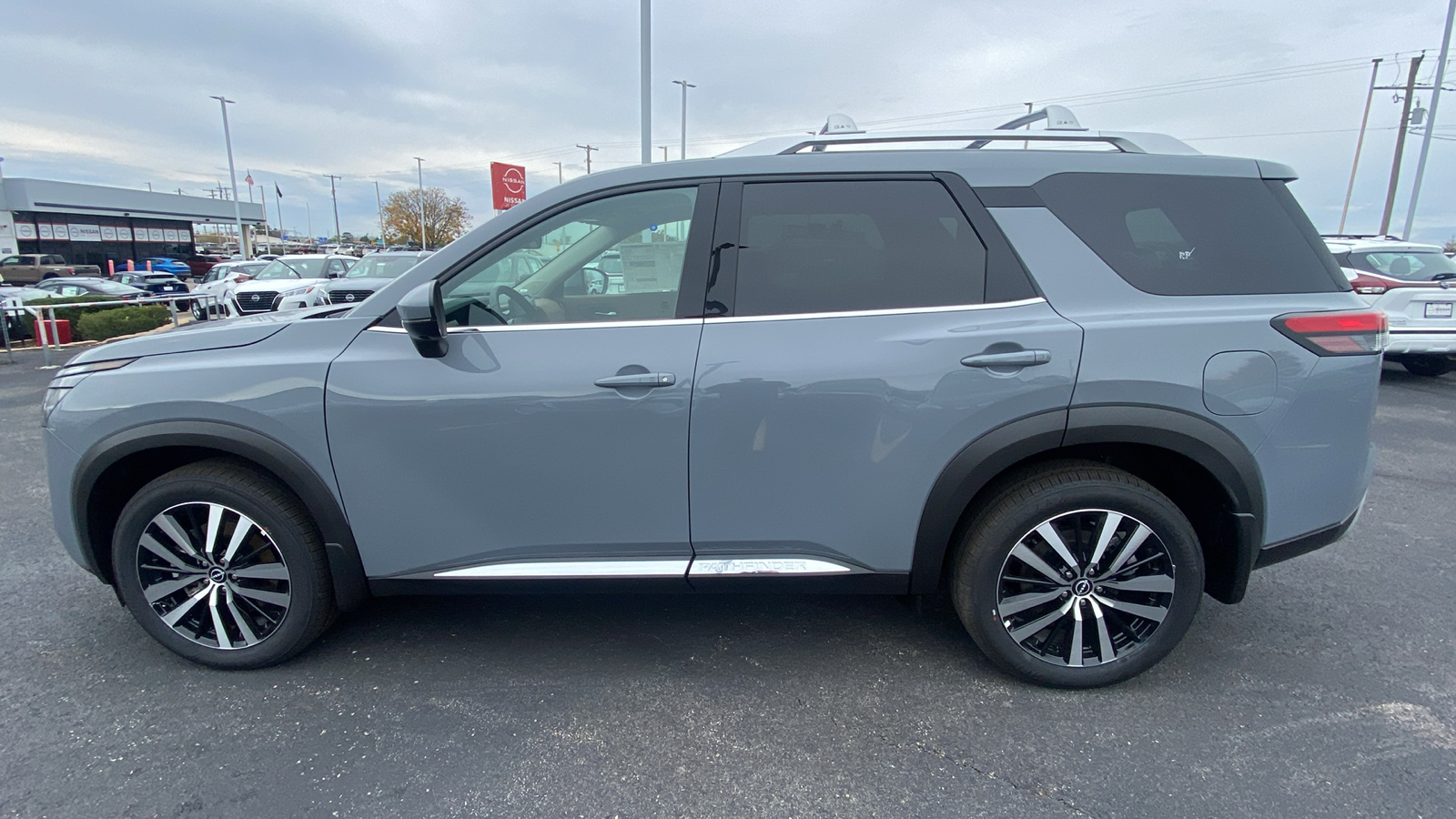 2024 Nissan Pathfinder Platinum 8