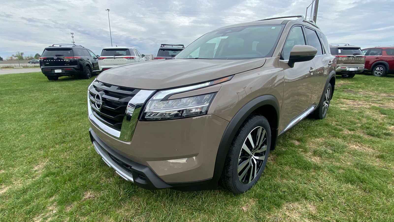 2024 Nissan Pathfinder Platinum 1