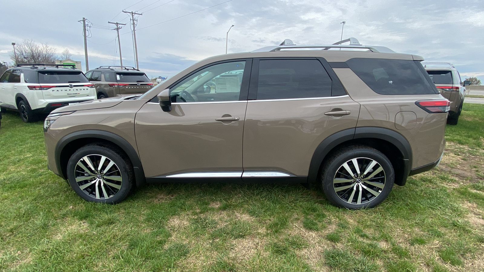 2024 Nissan Pathfinder Platinum 8