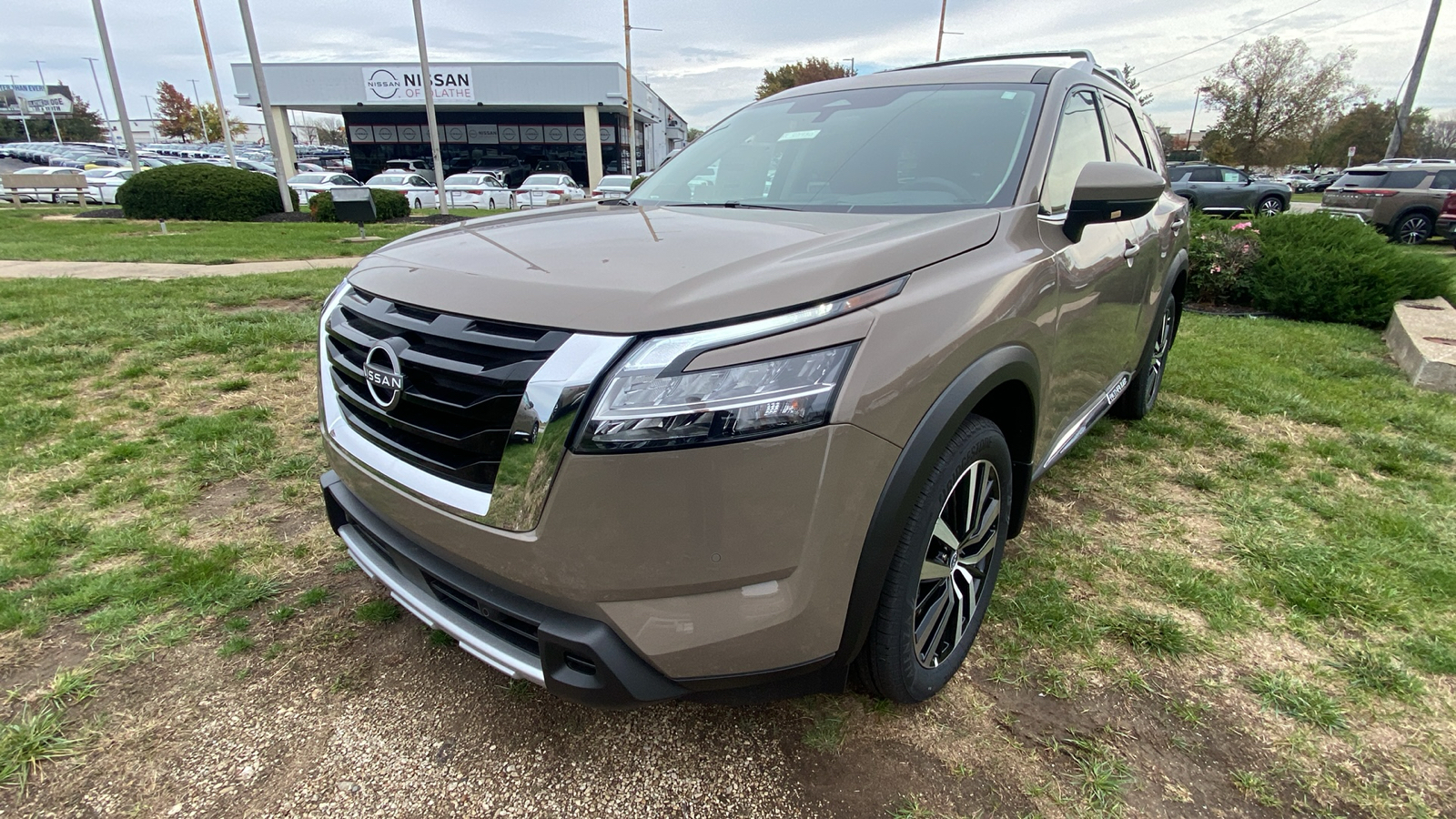 2024 Nissan Pathfinder Platinum 1