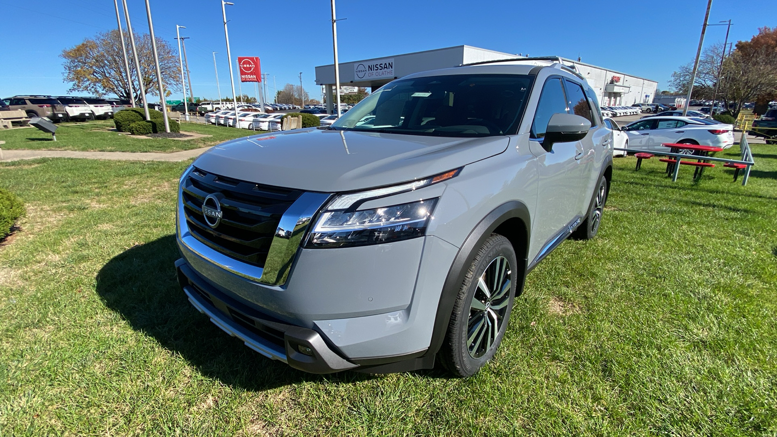 2024 Nissan Pathfinder Platinum 1