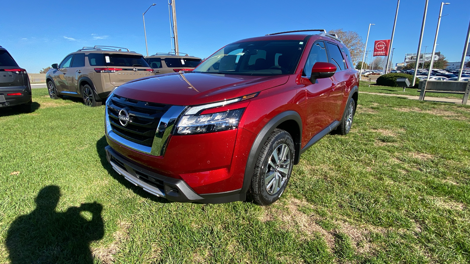 2024 Nissan Pathfinder SL 1