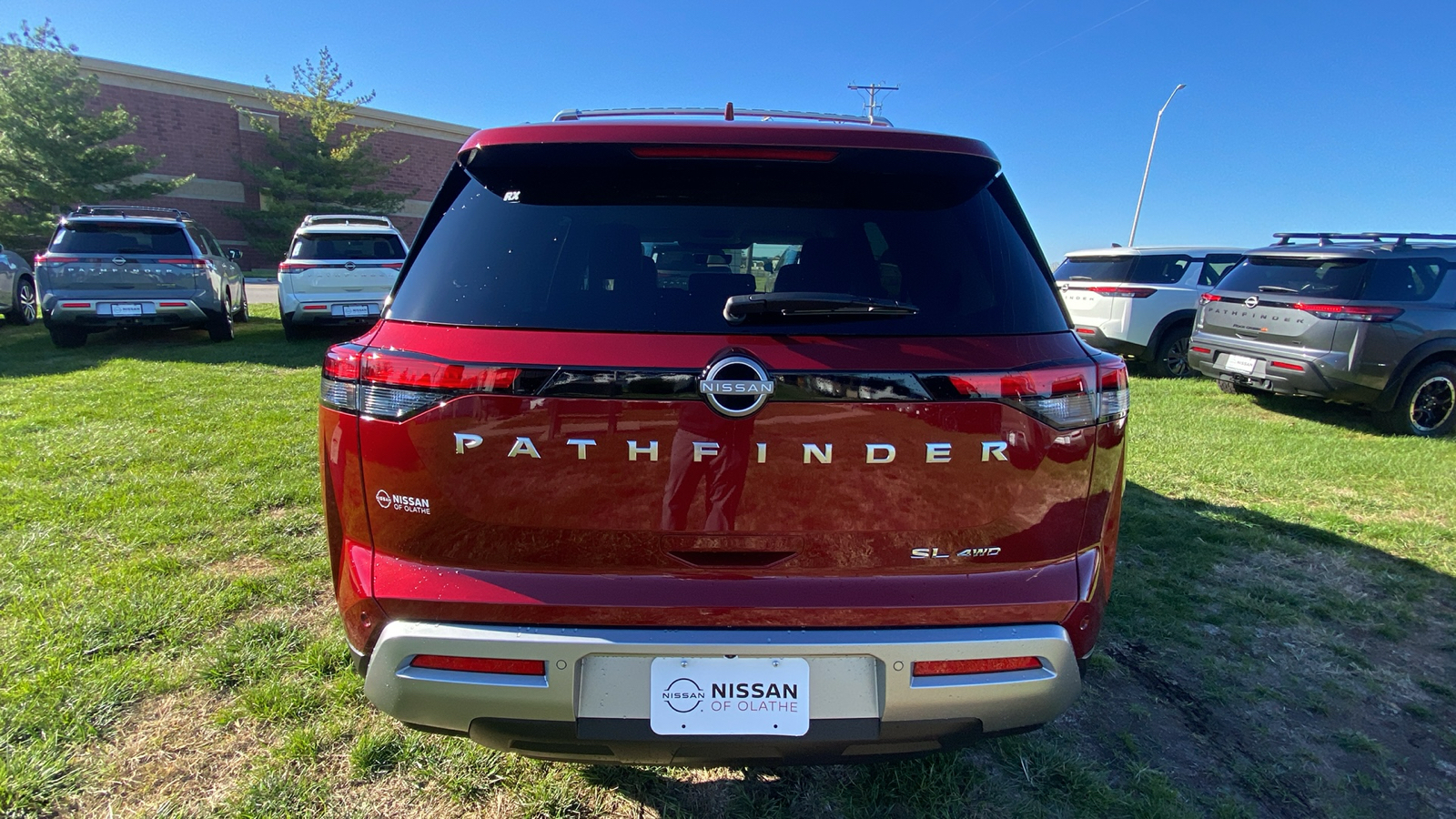 2024 Nissan Pathfinder SL 6