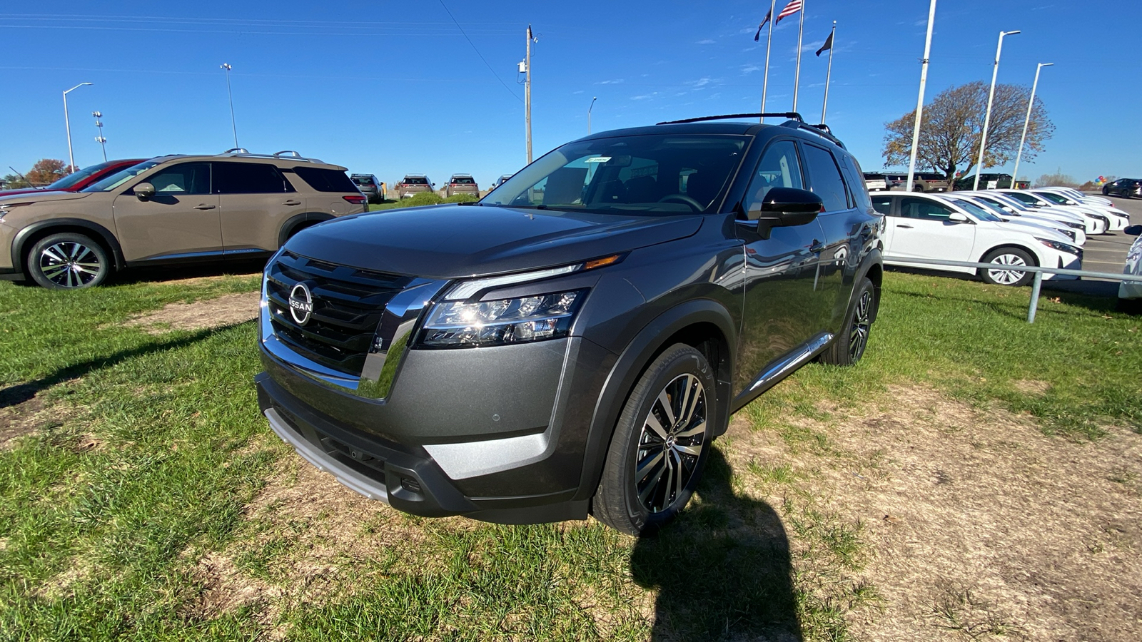 2024 Nissan Pathfinder Platinum 1