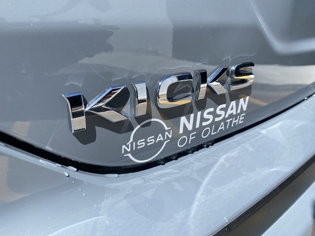 2024 Nissan Kicks SR 12