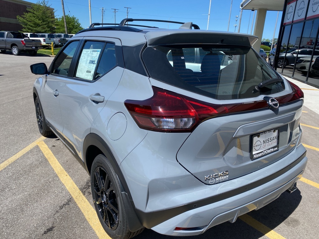 2024 Nissan Kicks SR 13