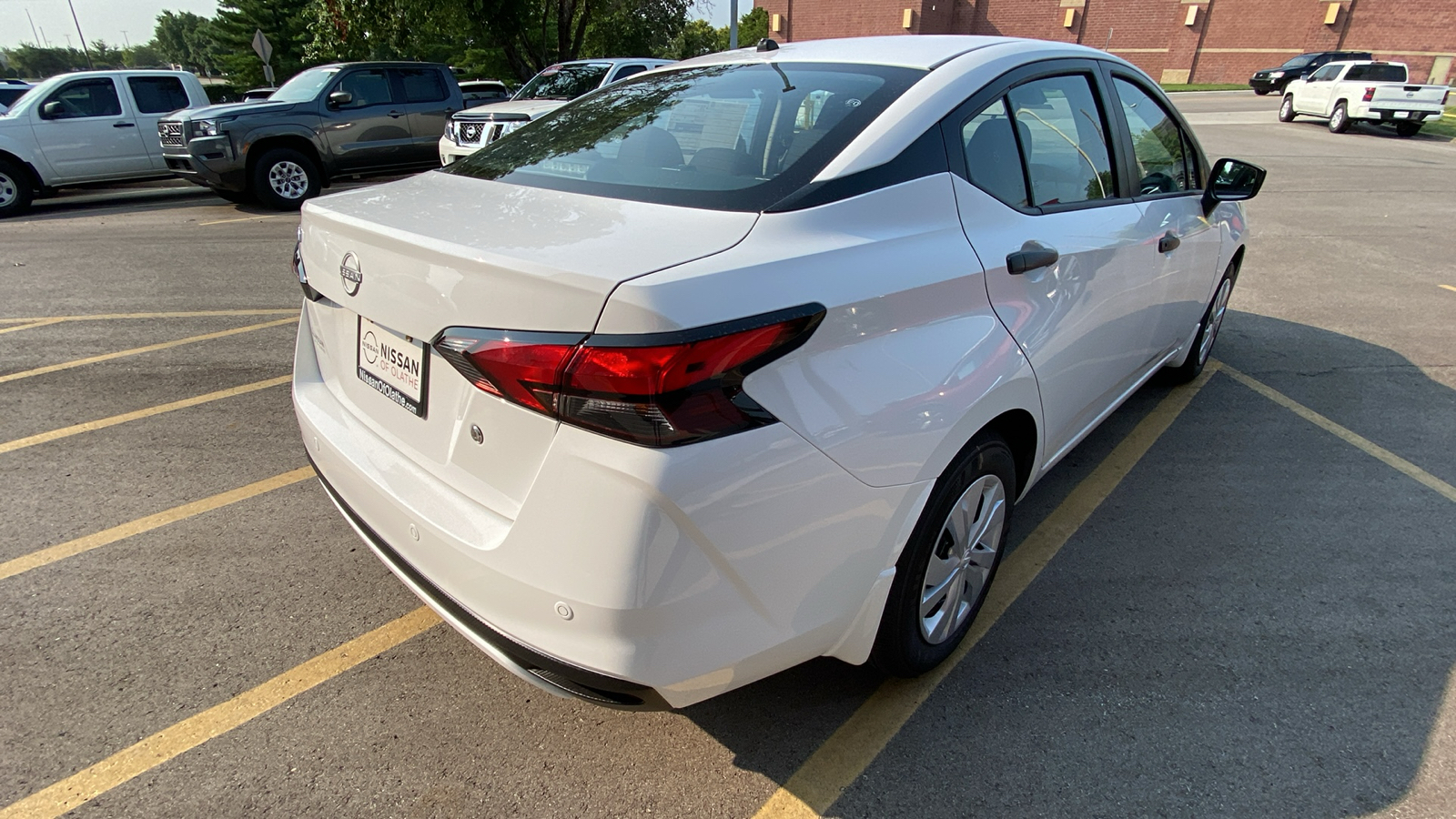 2024 Nissan Versa 1.6 S 6