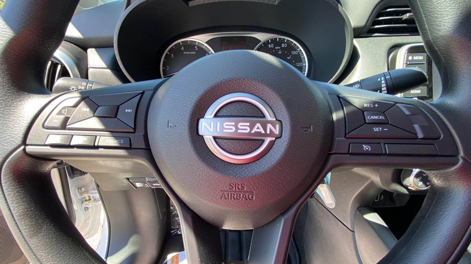 2024 Nissan Versa 1.6 S 15