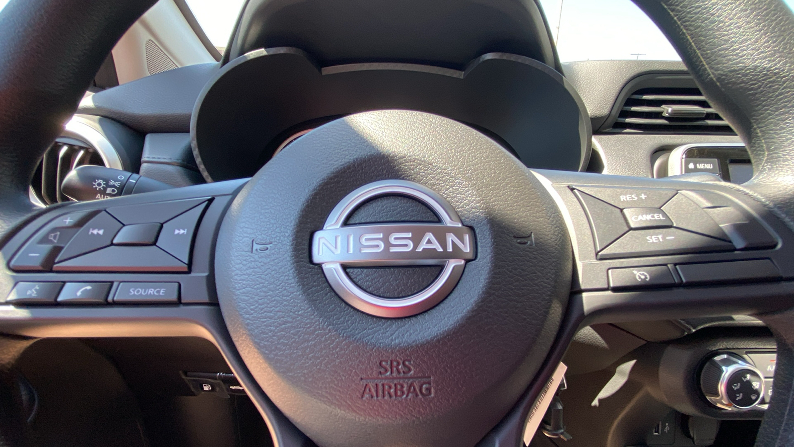 2024 Nissan Versa 1.6 S 15